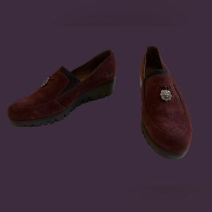 WONDERS burgundy suede loafer with black insets and black wedge heel size 40